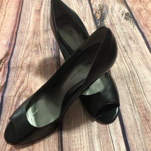 AK Anne Klein black pumps size 7M